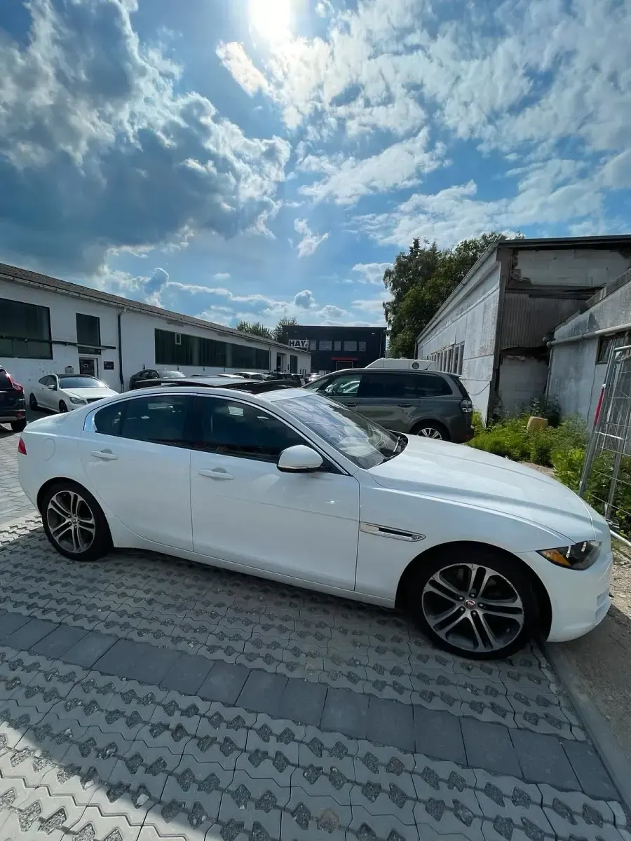 Gebraucht Jaguar XE S 340 PS (250 kW) 2016 Weiß Limousine
