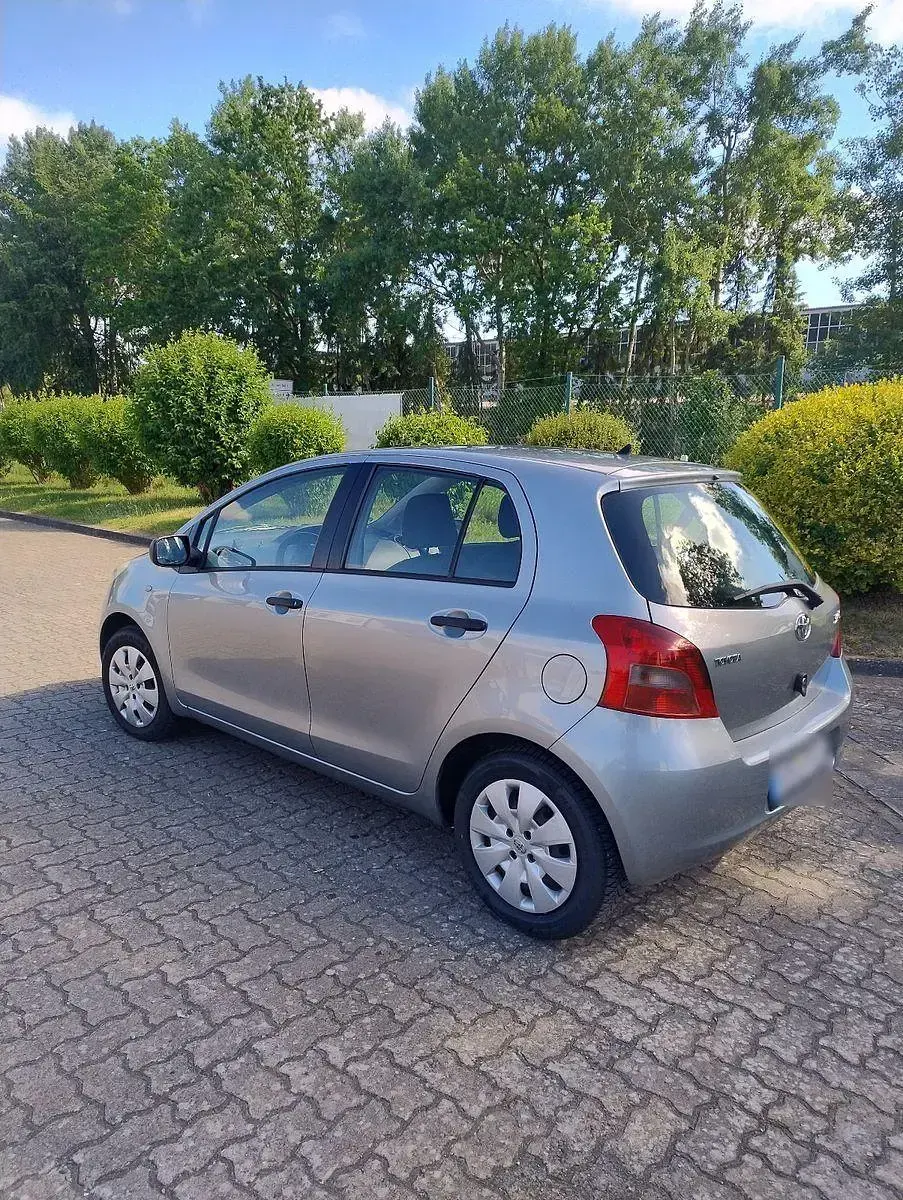 Gebraucht Toyota Yaris Cool 69 PS (50 kW) 2008 Grau Kleinwagen