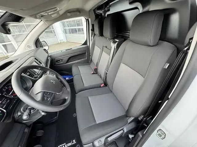 Gebraucht Peugeot Expert 144 PS (105 kW) 2024 Kaolin weiß Van