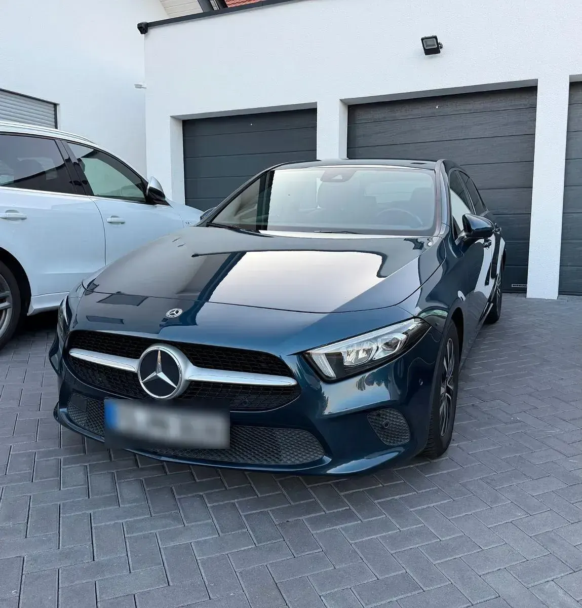 Gebraucht Mercedes A180 Style 116 PS (85 kW) 2020 Blau Limousine