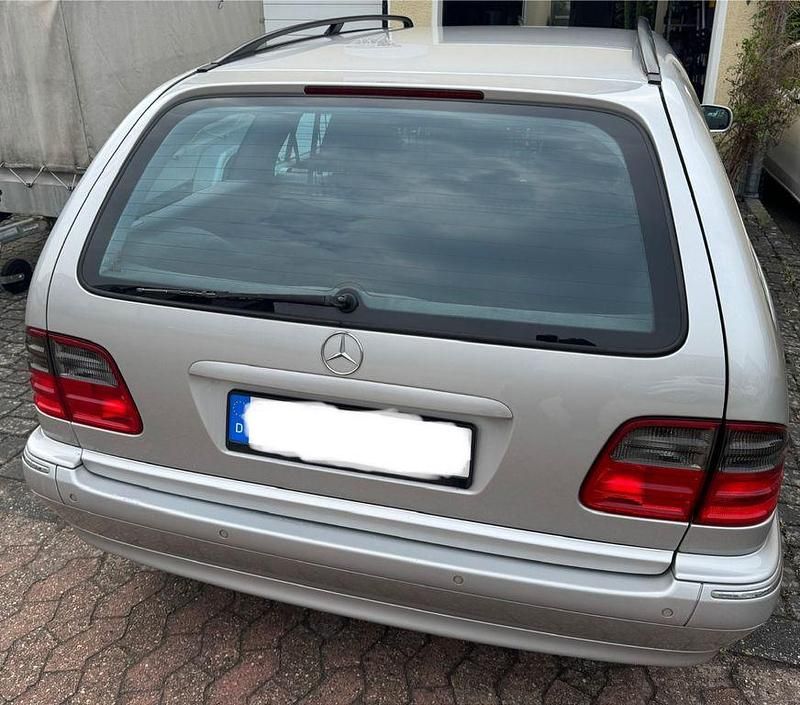 Gebraucht Mercedes E240 Avantgarde 170 PS (125 kW) 2001 Silber Kombi