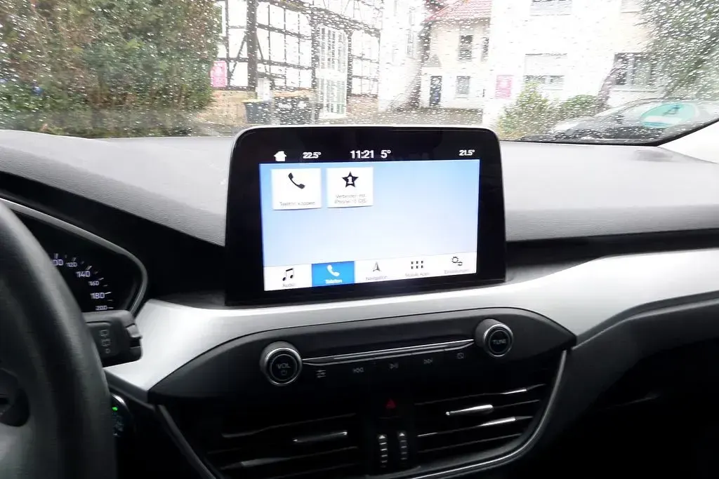 Gebraucht Ford Focus Cool & Connect 125 PS (91 kW) 2019 Silber Limousine