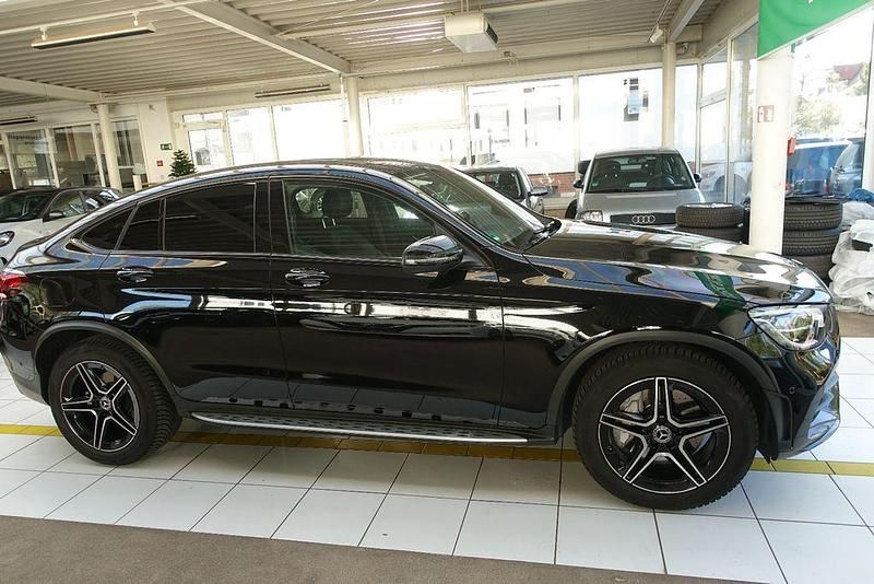 Gebraucht Mercedes GLC200 AMG line 211 PS (155 kW) 2022 Schwarz SUV