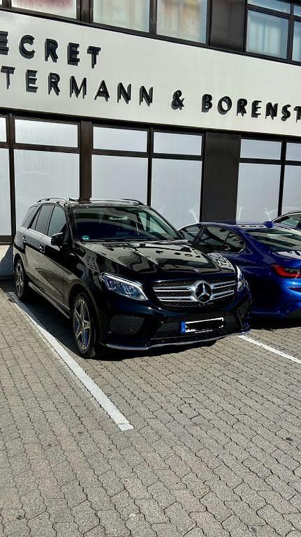 Schwarz Gebraucht 2016 Mercedes GLE350 SUV | 38.300 € (Etwas zu teuer) - Bild 1/4