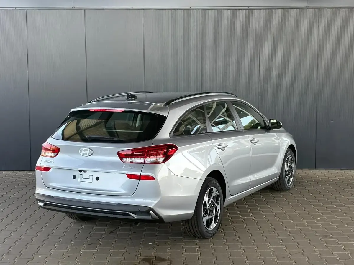 Neu Hyundai i30 GO! 101 PS (74 kW) 2025 Shimmering silver Kombi