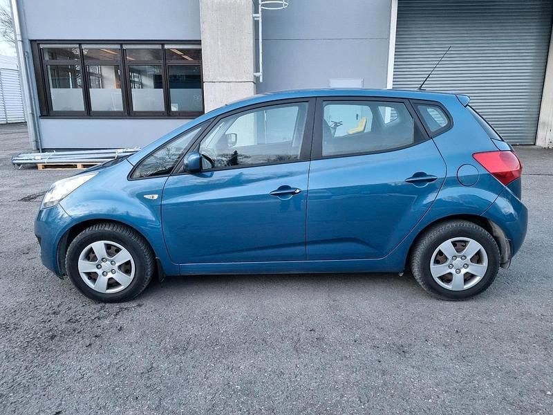 Gebraucht Kia Venga 90 PS (66 kW) 2012 Blau Kleinwagen