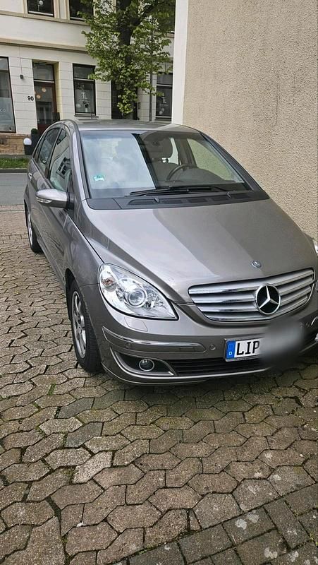 Grau Gebraucht 2006 Mercedes B200 Van / Kleinbus | 4.999 € (Fairer Preis) - Bild 1/4