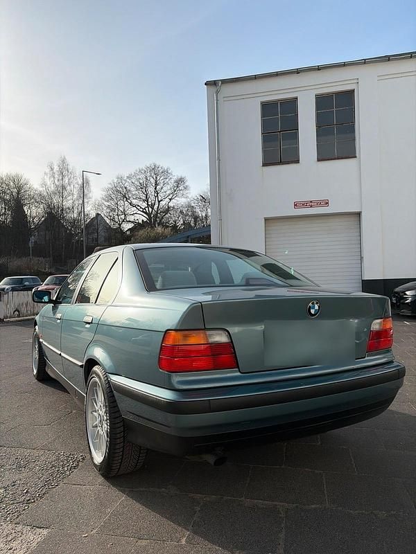 Gebraucht BMW 320 150 PS (110 kW) 1996 Grün Limousine