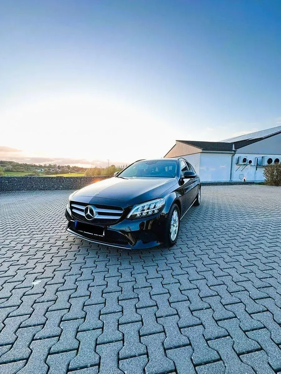Gebraucht Mercedes C200 160 PS (117 kW) 2019 Schwarz Limousine