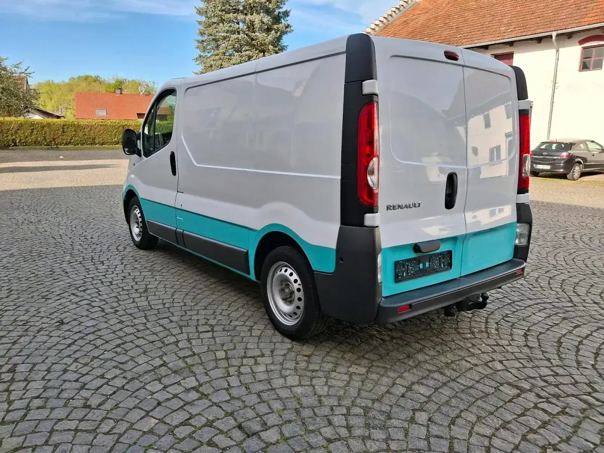 Gebraucht Renault Trafic 115 PS (84 kW) 2009 Weiß Van / Kleinbus