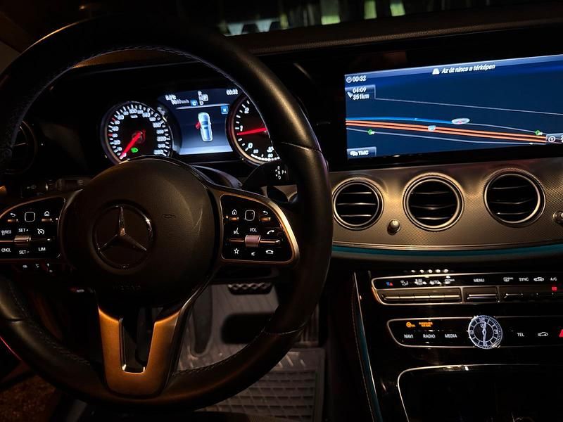 Gebraucht Mercedes E220 194 PS (142 kW) 2019 Silber Kombi