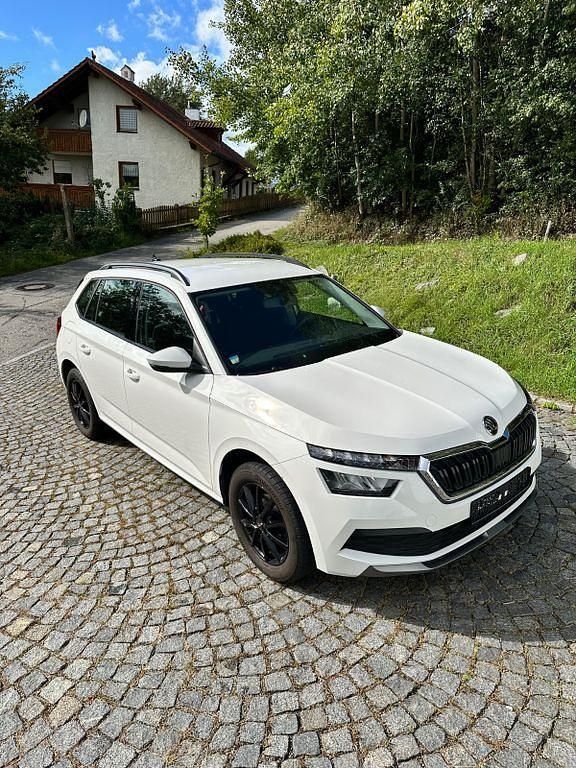 Weiß Gebraucht 2020 Skoda Kamiq Ambition SUV | 15.200 € (Superpreis) - Bild 1/4