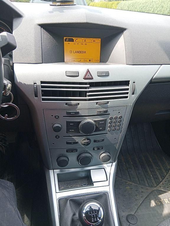 Grau Gebraucht 2009 Opel Astra Edition Limousine | 2.000 € (Guter Preis) - Bild 1/4