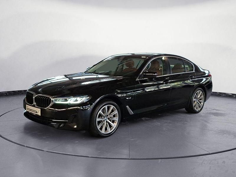 Schwarz Gebraucht 2023 BMW 530e Sport Line Limousine | 38.970 € (Guter Preis) - Bild 1/3