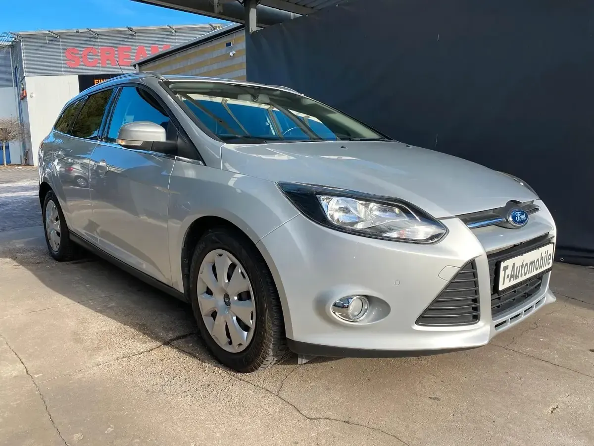 Gebraucht Ford Focus 125 PS (91 kW) 2012 Silber Limousine