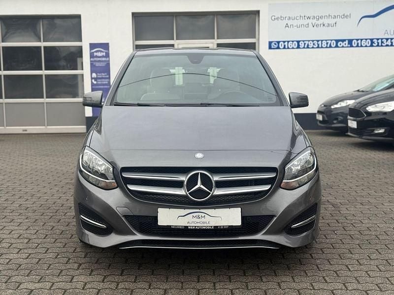 Grau Gebraucht 2014 Mercedes B200 Exclusive Van / Kleinbus | 14.990 € (Fairer Preis) - Bild 1/4