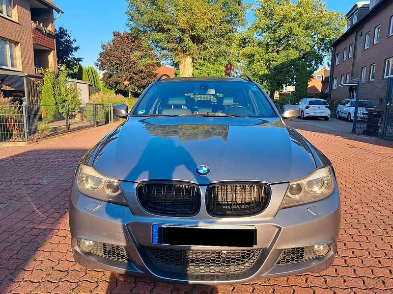 Grau Gebraucht 2009 BMW 335 M Sport Kombi | 12.800 € - Bild 1/4