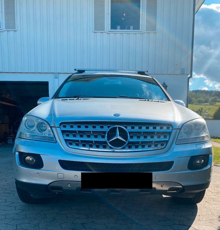Grau Gebraucht 2006 Mercedes ML320 SUV | 5.503 € (Superpreis) - Bild 1/3