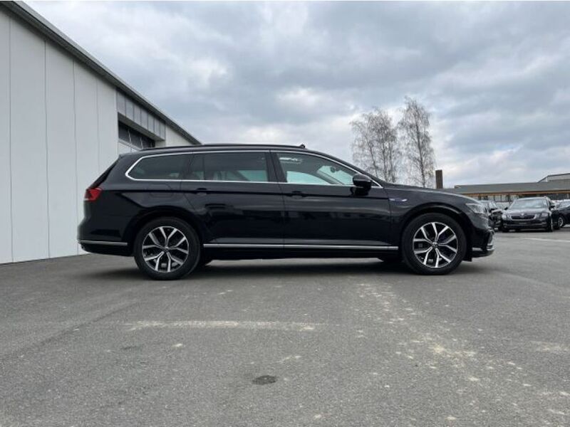 Gebraucht VW Passat Active 218 PS (160 kW) 2020 Deep black (metallic) Kombi