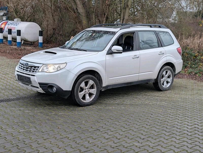 Weiß Gebraucht 2011 Subaru Forester SUV | 3.500 € (Fairer Preis) - Bild 1/4