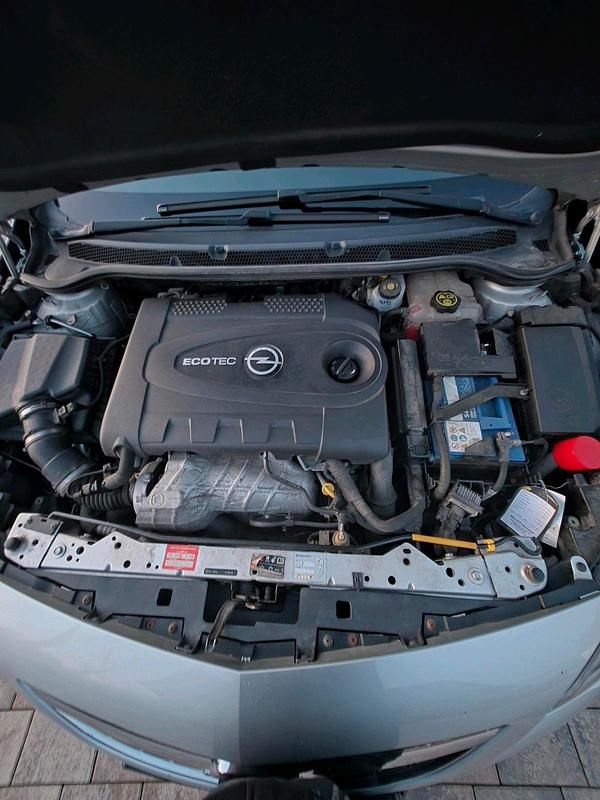 Usata Opel Astra 165 CV (121 kW) 2012 Grigio Station wagon