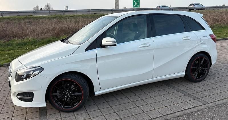 Gebraucht Mercedes B220 170 PS (125 kW) 2018 Weiß Van / Kleinbus