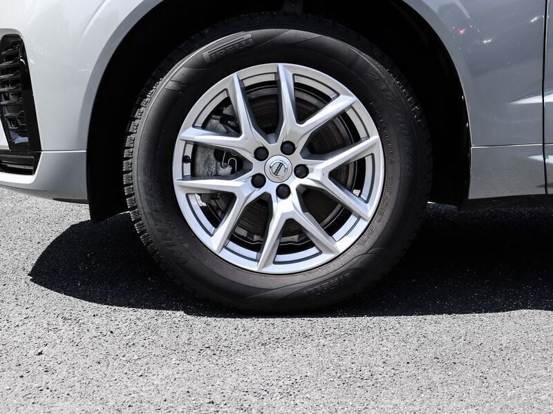 Gebraucht Volvo XC60 Plus 197 PS (144 kW) 2024 Grau SUV