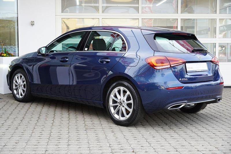 Gebraucht Mercedes A250 Progressive 224 PS (164 kW) 2020 Blau Limousine