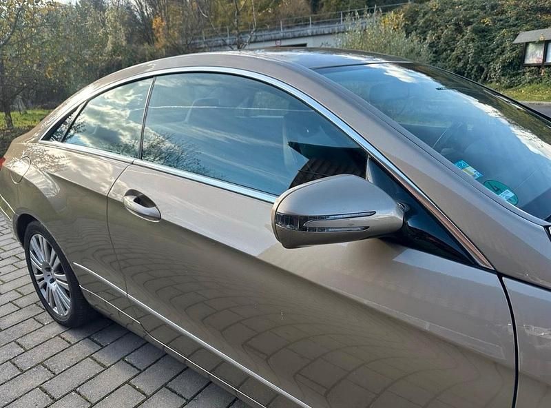 Gebraucht Mercedes E350 231 PS (169 kW) 2009 Gold Coupé