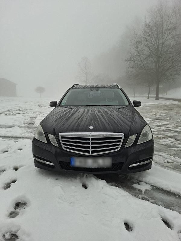 Gebraucht Mercedes E250 204 PS (150 kW) 2011 Schwarz Kombi