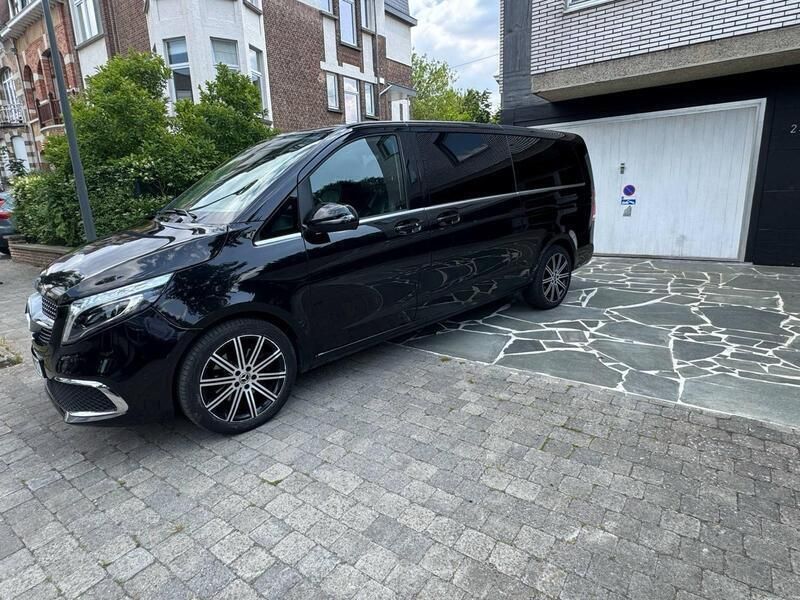Schwarz Gebraucht 2020 Mercedes V220 Avantgarde Van / Kleinbus | 34.500 € (Superpreis) - Bild 1/4
