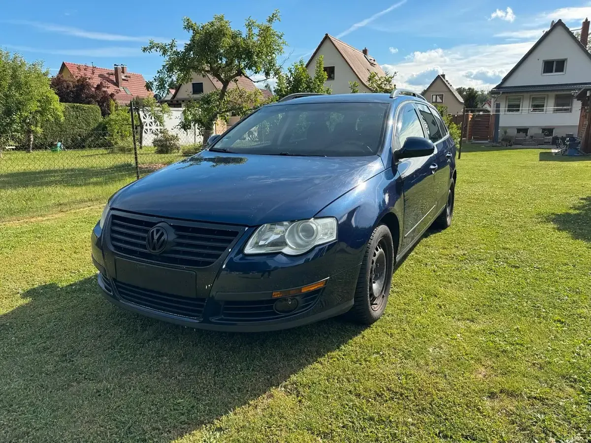 Gebraucht VW Passat 140 PS (102 kW) 2010 Blau Kombi