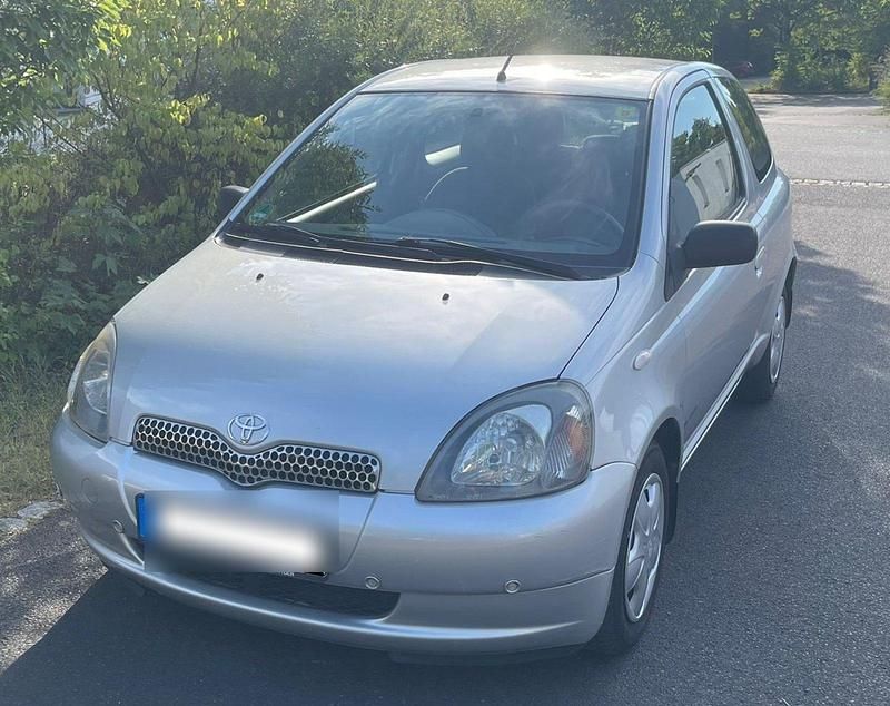 Silber Gebraucht 2001 Toyota Yaris Kleinwagen | 1.600 € (Superpreis) - Bild 1/4
