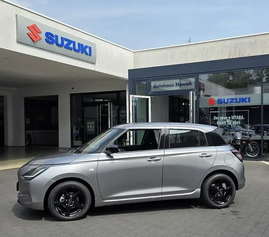 Neu Suzuki Swift Club 83 PS (61 kW) 2026 Grau Kleinwagen