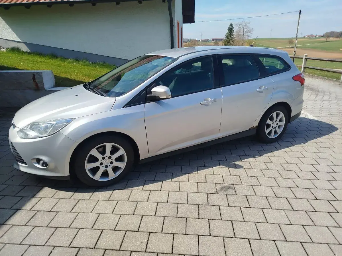 Gebraucht Ford Focus Trend 116 PS (85 kW) 2012 Silber Kombi