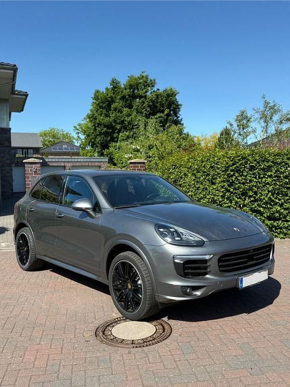 Grau Gebraucht 2016 Porsche Cayenne S SUV | 42.400 € (Fairer Preis) - Bild 1/4