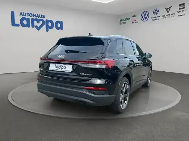 Gebraucht Audi Q4 e-tron Basis 150 kW (204 PS) 2022 Mythosschwarz metallic SUV