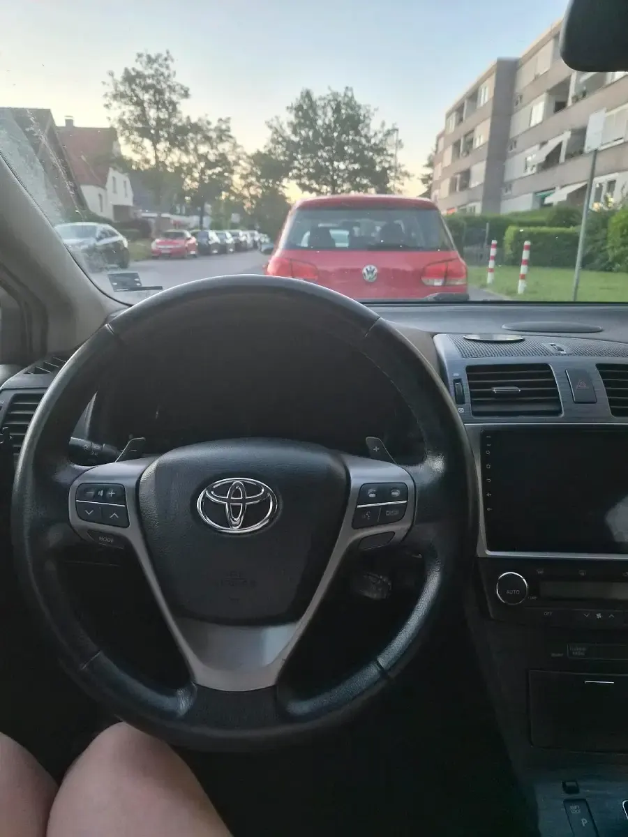 Gebraucht Toyota Avensis 150 PS (110 kW) 2009 Silber Kombi