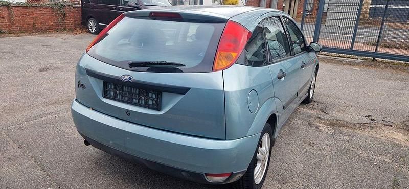 Usata Ford Focus Trend 116 CV (85 kW) 1998 Verde Berlina
