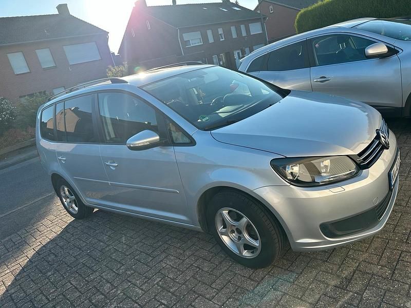 Grau Gebraucht 2013 VW Touran Van / Kleinbus | 9.950 € - Bild 1/4