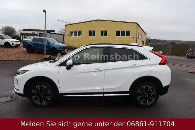 Używany Mitsubishi Eclipse Cross 163 KM (119 kW) 2018 Biały SUV