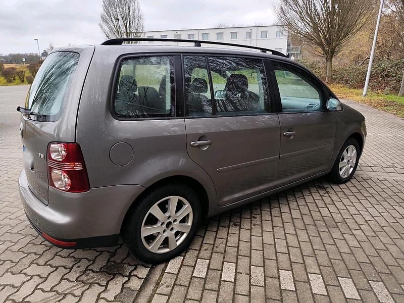 Gebraucht VW Touran 140 PS (102 kW) 2007 Grau Van / Kleinbus
