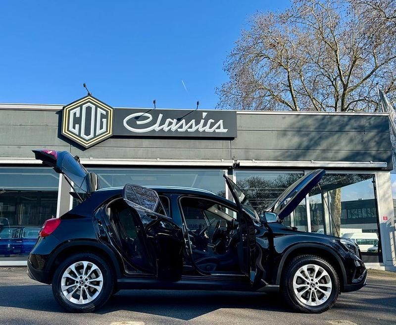 Gebraucht Mercedes GLA250 211 PS (155 kW) 2016 Schwarz SUV