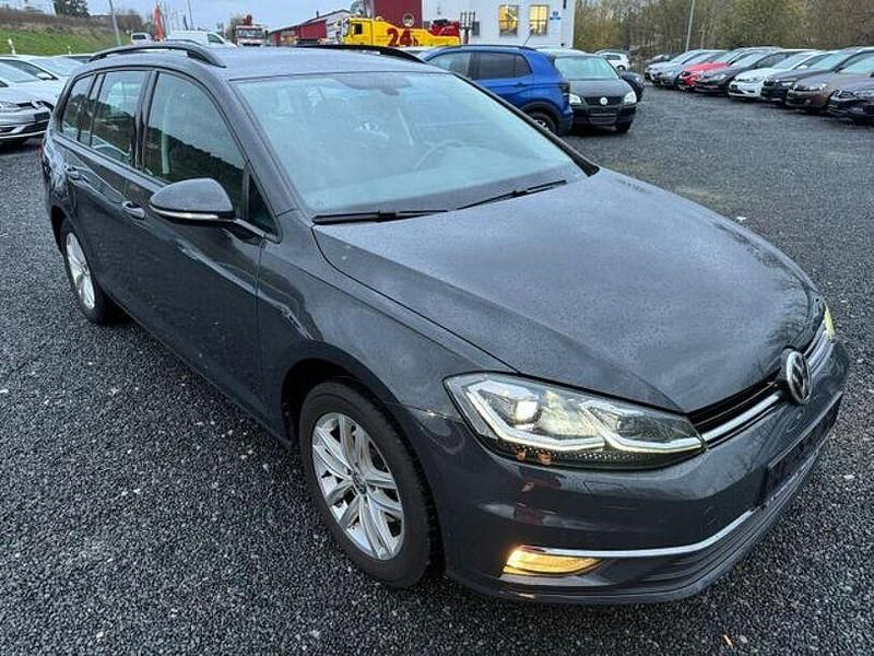 Grau Gebraucht 2019 VW Golf VII Comfortline Kombi | 17.480 € (Fairer Preis) - Bild 1/4