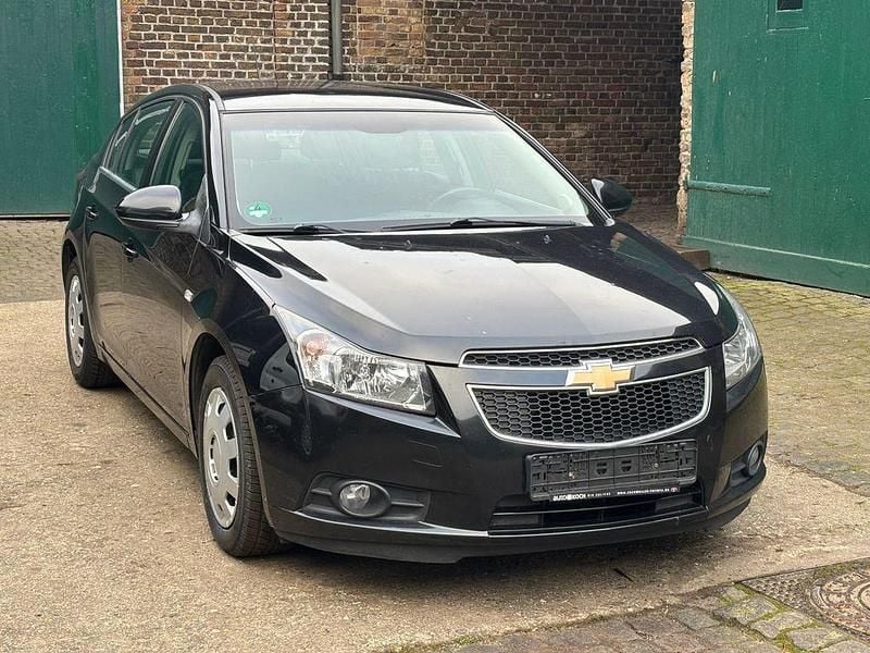 Schwarz Gebraucht 2012 Chevrolet Cruze Kleinwagen | 3.490 € (Fairer Preis) - Bild 1/4