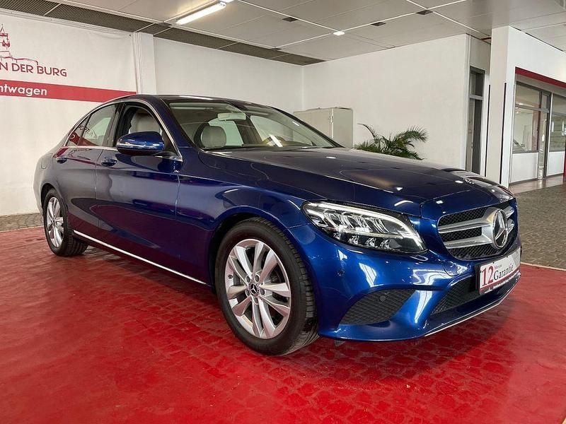 Blau Gebraucht 2019 Mercedes C220 Limousine | 25.900 € (Fairer Preis) - Bild 1/4