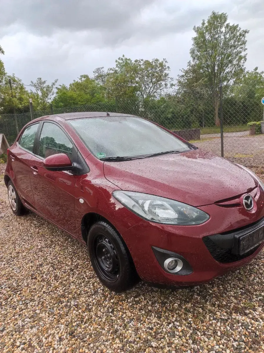 Używany Mazda 2 75 KM (55 kW) 2012 Czerwony Hatchback