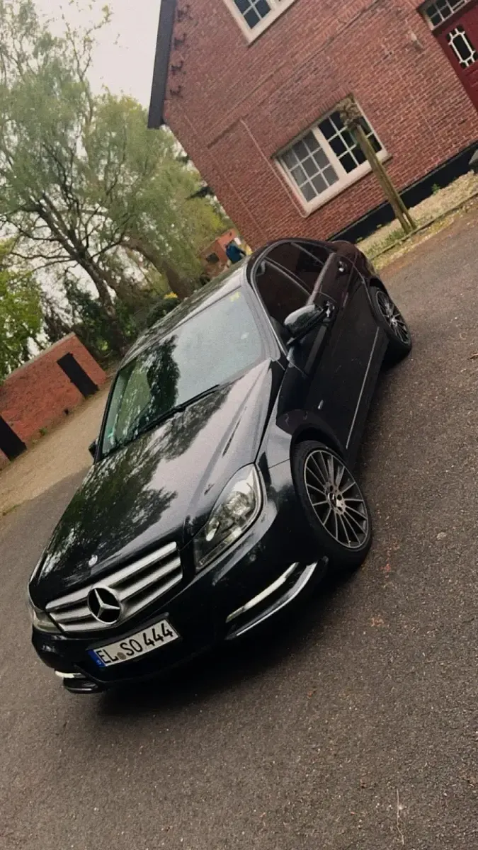 Gebraucht Mercedes C220 170 PS (125 kW) 2012 Schwarz Limousine