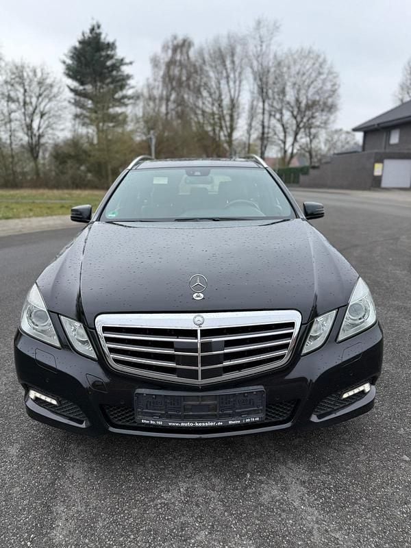Gebraucht Mercedes E220 170 PS (125 kW) 2010 Schwarz Kombi