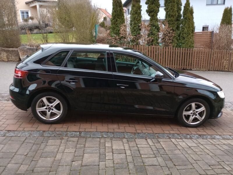 Schwarz Gebraucht 2017 Audi A3 Sportback Sport Limousine | 7.300 € (Superpreis) - Bild 1/4